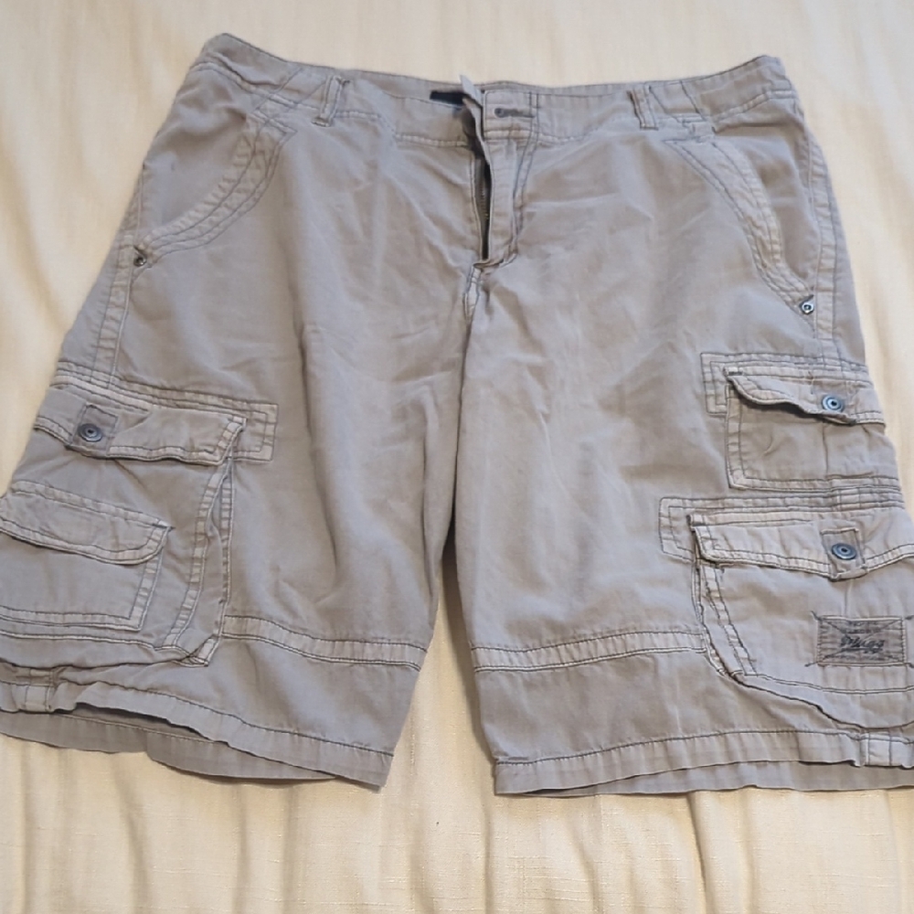 Plugg Men's Beige Cargo Shorts